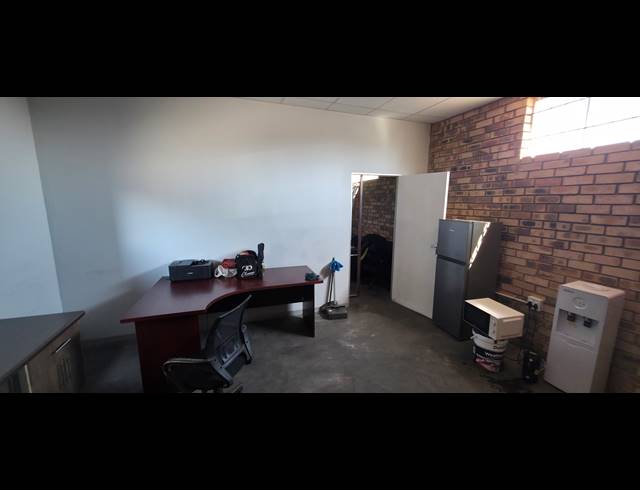 360M² WORKSHOP TO LET IN DIE HEUWEL